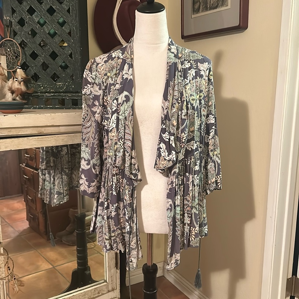 Floral Jaase blouse, can be work open or closed
